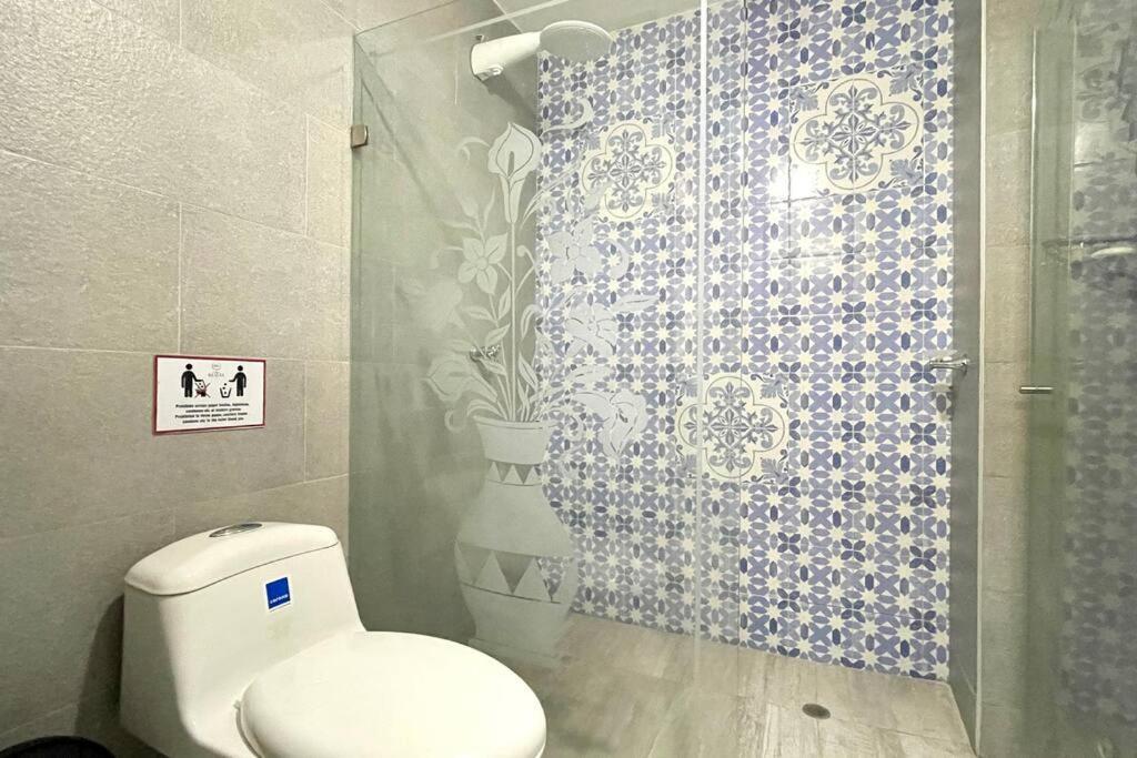 Gorgeous 8 Bedroom House W/ Pool In The Old City