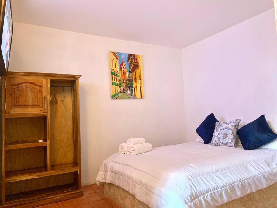 Gorgeous 8 Bedroom House W/ Pool In The Old City Сasa de vacaciones
