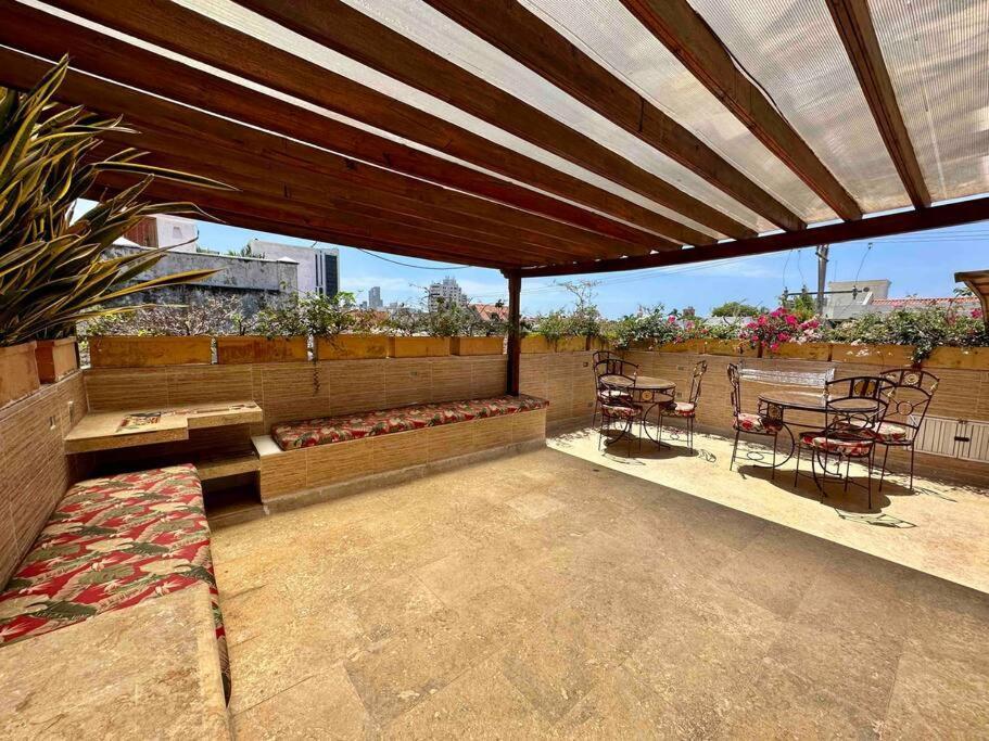 Gorgeous 8 Bedroom House W/ Pool In The Old City