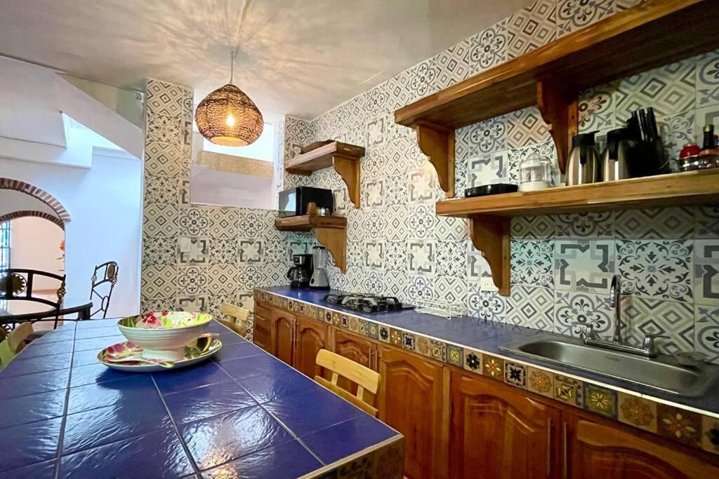 Сasa de vacaciones Gorgeous 8 Bedroom House W/ Pool In The Old City