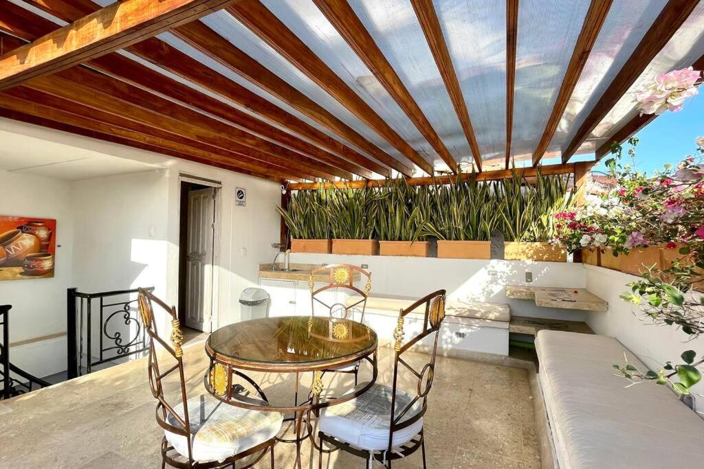 Gorgeous 8 Bedroom House W/ Pool In The Old City Сasa de vacaciones *