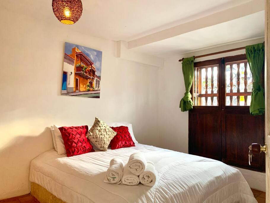 Gorgeous 8 Bedroom House W/ Pool In The Old City Сasa de vacaciones *