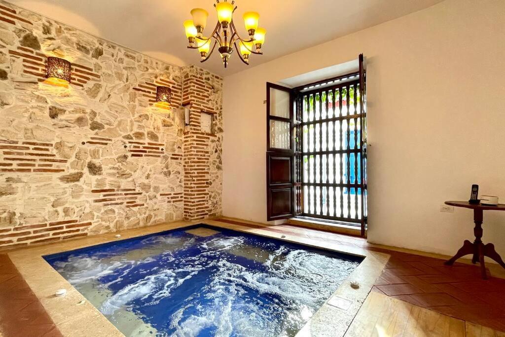 Gorgeous 8 Bedroom House W/ Pool In The Old City Сasa de vacaciones Cartagena